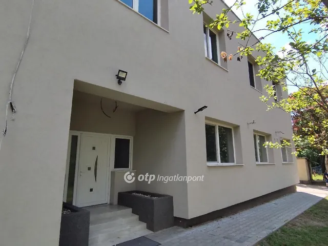 Eladó kereskedelmi és ipari ingatlan Dunaújváros 1052 nm