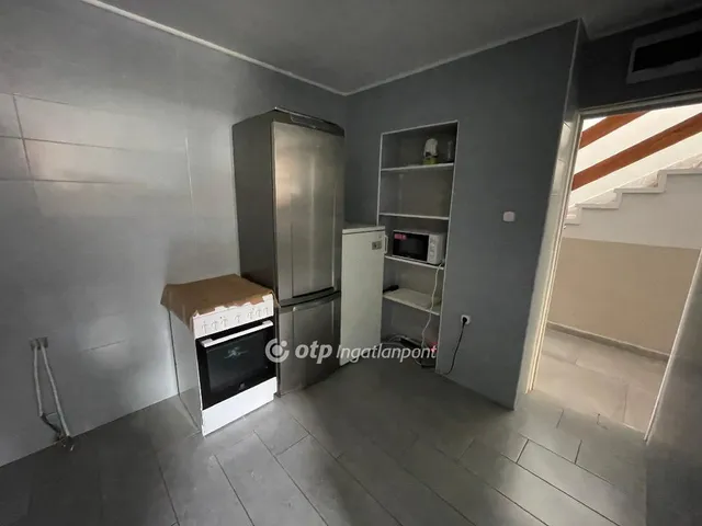 Eladó kereskedelmi és ipari ingatlan Dunaújváros 1052 nm