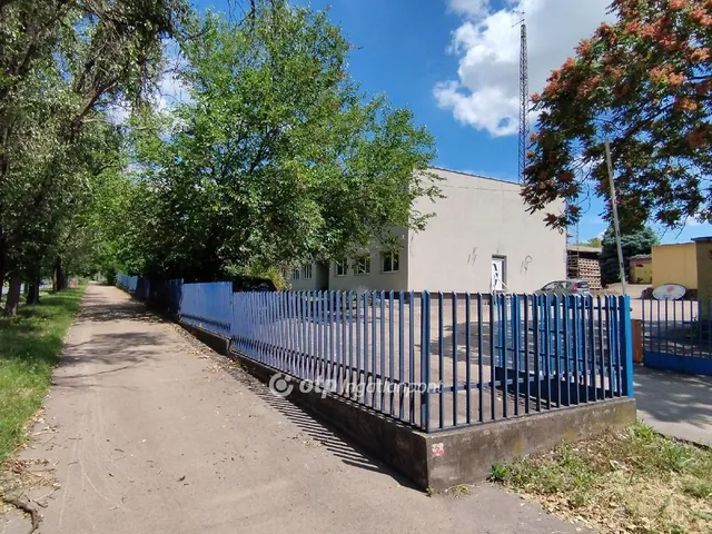 Eladó kereskedelmi és ipari ingatlan Dunaújváros 1052 nm