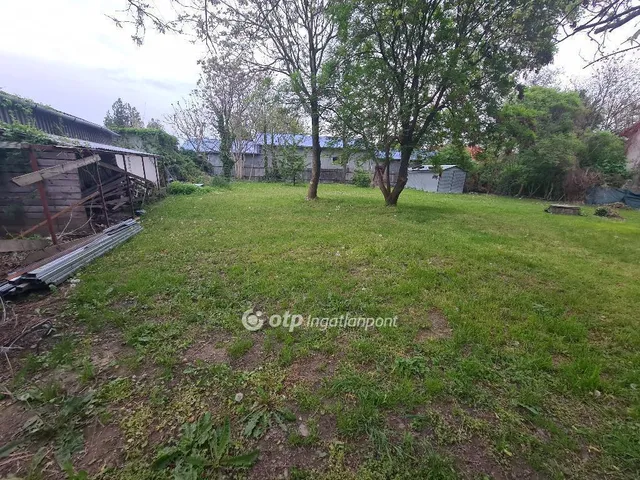Eladó telek Taksony 716 nm