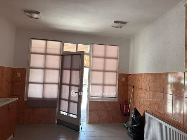 Kiadó kereskedelmi és ipari ingatlan Taksony 20 nm