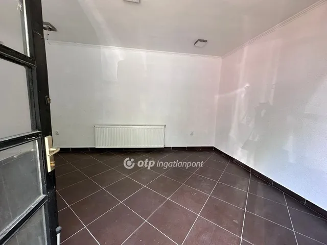 Kiadó kereskedelmi és ipari ingatlan Taksony 20 nm