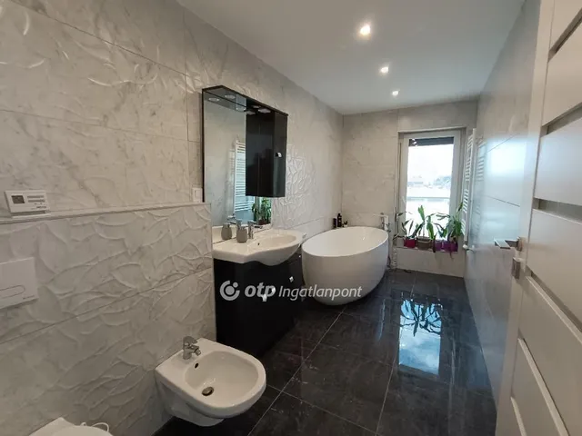 Eladó ház Taksony 290 nm