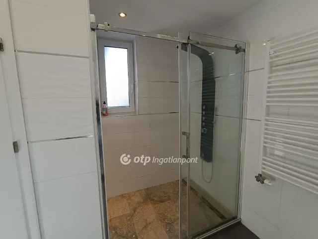 Eladó ház Taksony 290 nm