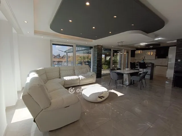 Eladó ház Taksony 290 nm