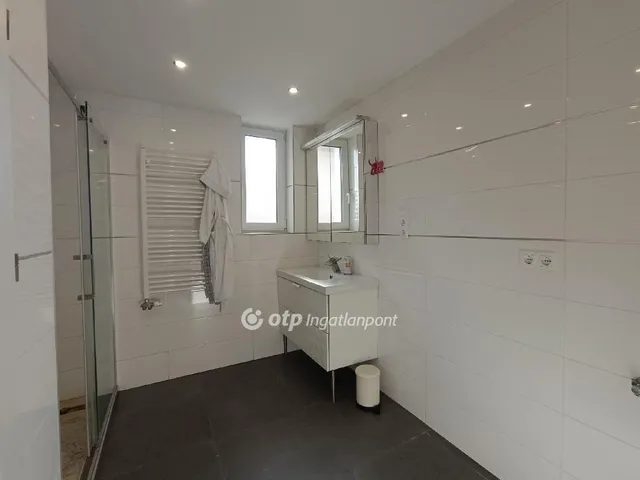 Eladó ház Taksony 290 nm