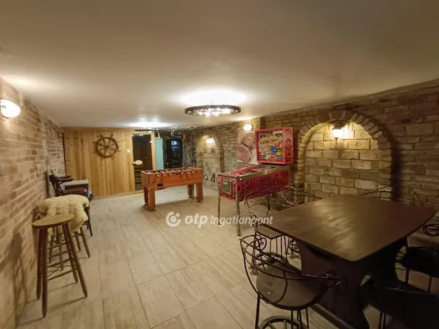 Eladó ház Taksony 290 nm