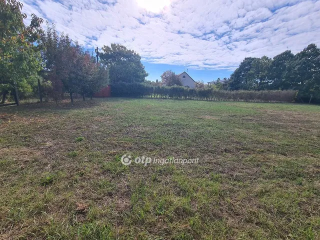 Eladó telek Dömsöd 889 nm