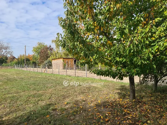 Eladó telek Dömsöd 889 nm