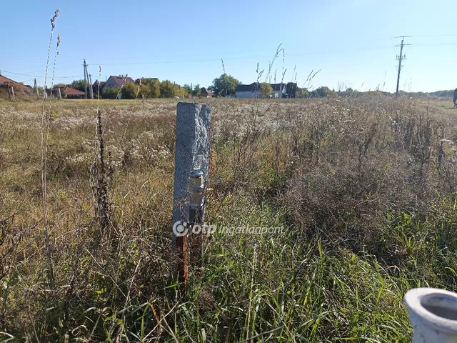 Eladó telek Tököl 677 nm