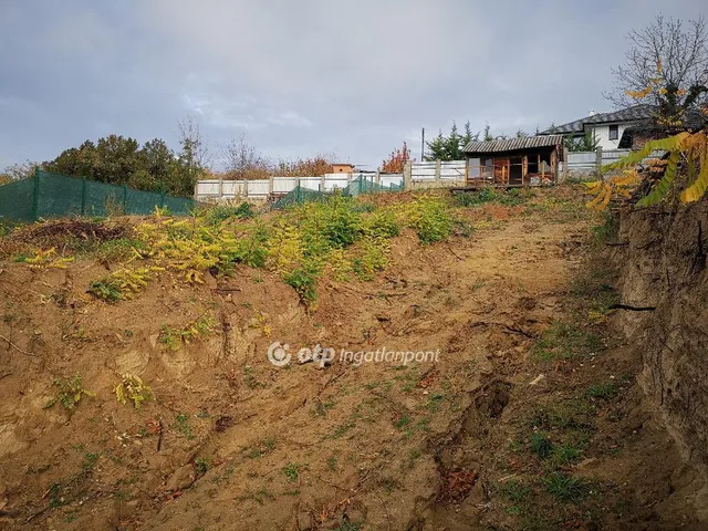 Eladó telek Mogyoród 750 nm