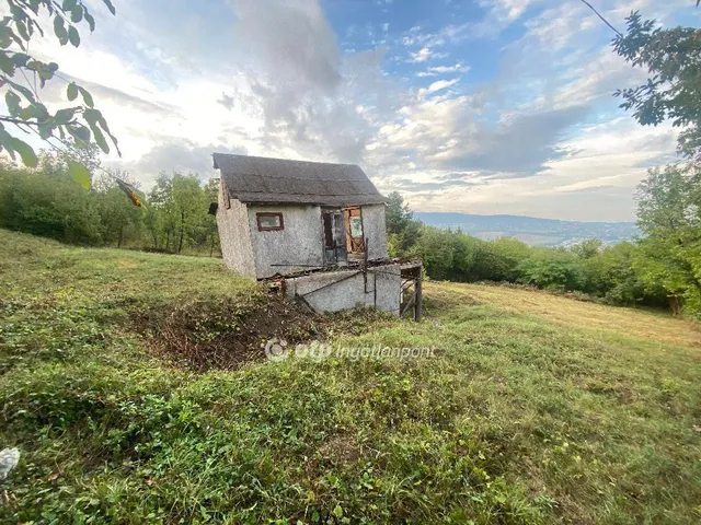 Eladó telek Budapest III. kerület, Csúcshegy 1715 nm