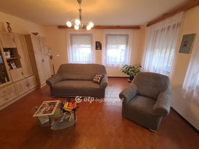 Eladó ház Áporka 102 nm