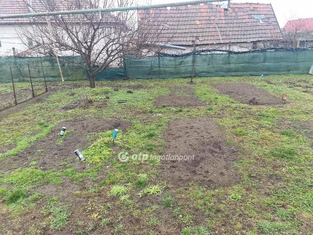 Eladó ház Áporka 102 nm