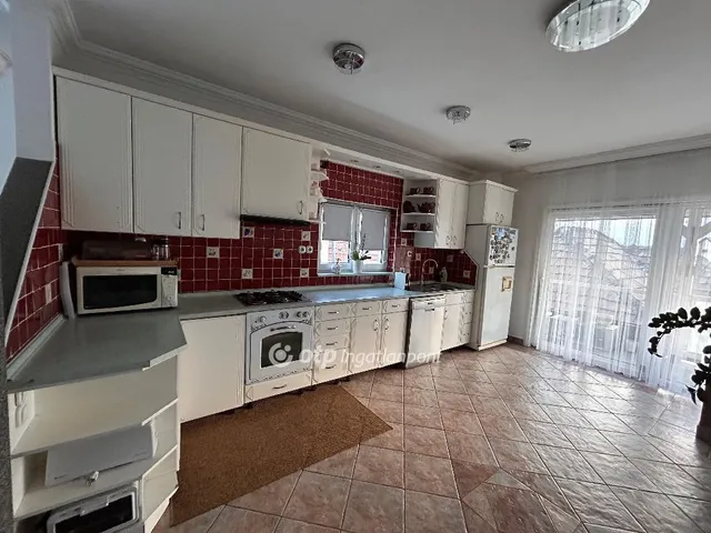 Eladó ház Dunaharaszti 270 nm