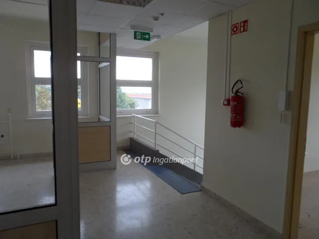 Eladó kereskedelmi és ipari ingatlan Budapest X. kerület 1680 nm