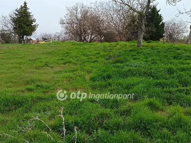 Eladó telek Taksony 2555 nm