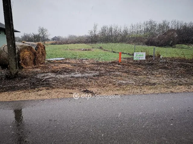 Eladó telek Perkáta 1636 nm