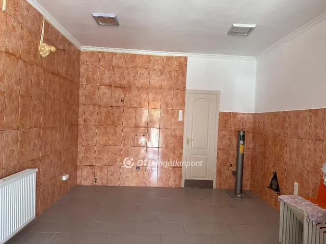 Kiadó kereskedelmi és ipari ingatlan Taksony 20 nm