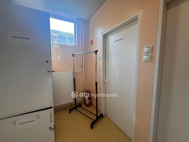 Eladó kereskedelmi és ipari ingatlan Vecsés 364 nm