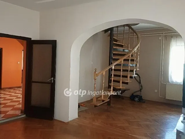 Eladó ház Budapest XVIII. kerület, Újpéteritelep 161 nm