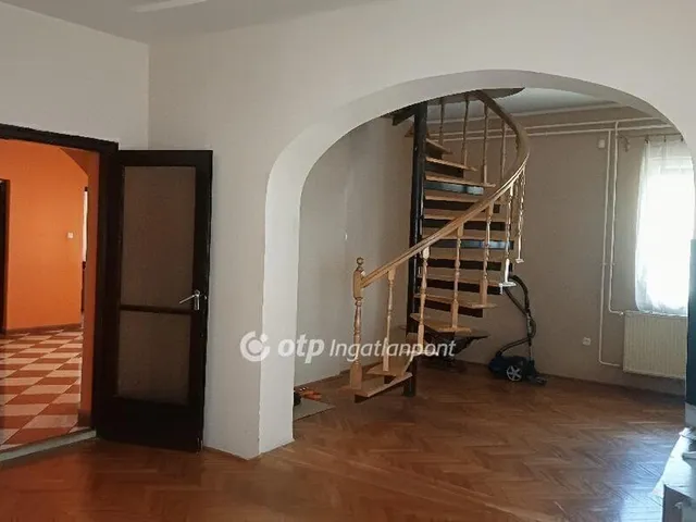 Eladó ház Budapest XVIII. kerület, Újpéteritelep 161 nm