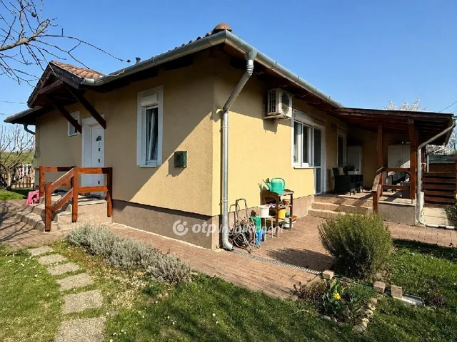Eladó ház Halásztelek 78 nm