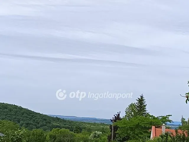 Eladó telek Budajenő 724 nm