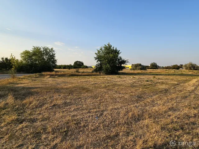 Eladó telek Jászberény 904 nm