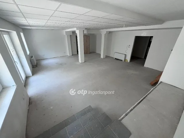 Eladó kereskedelmi és ipari ingatlan Szeged 173 nm