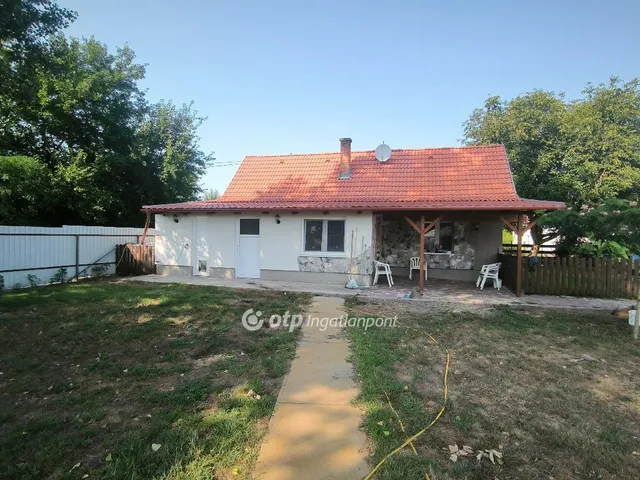 Eladó üdülő és hétvégi ház Cserkeszőlő 80 nm