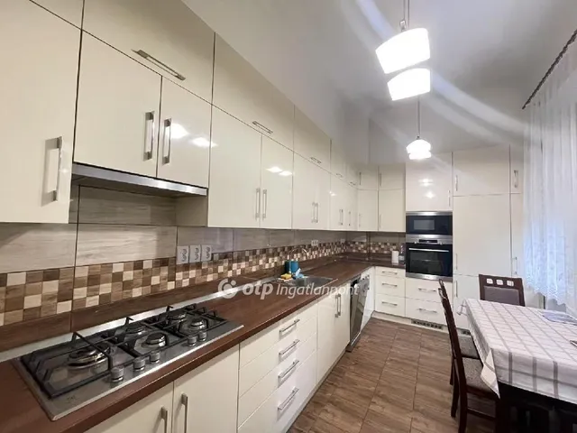 Eladó lakás Budapest VIII. kerület 79 nm