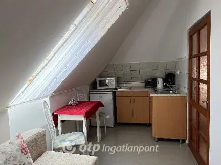 Eladó kereskedelmi és ipari ingatlan Szomolya 306 nm