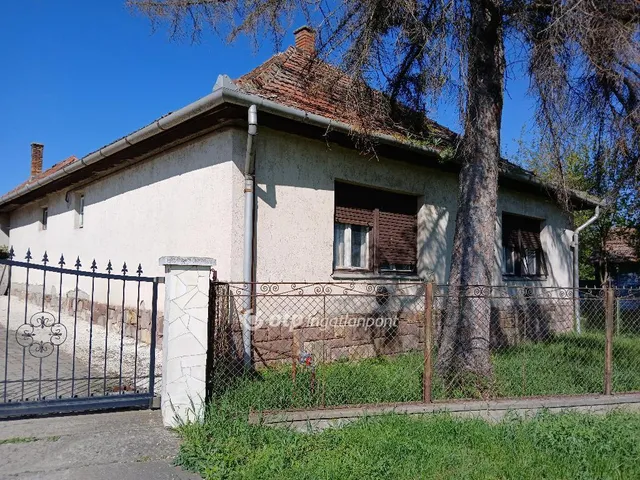 Eladó ház Karácsond 101 nm