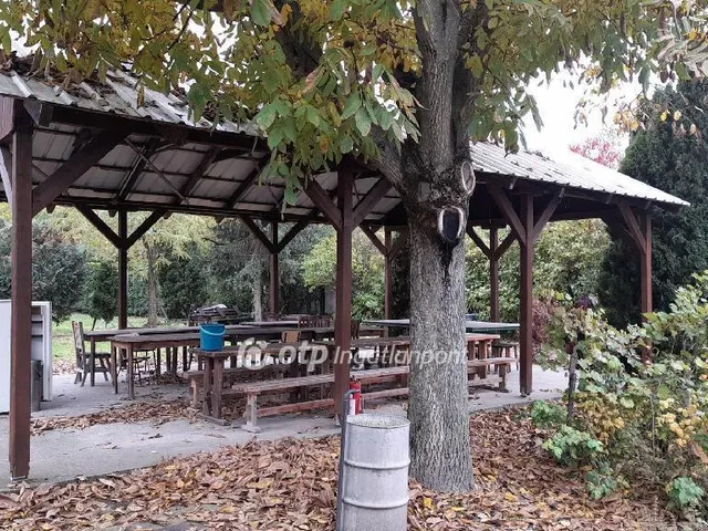 Eladó kereskedelmi és ipari ingatlan Sarud 159 nm