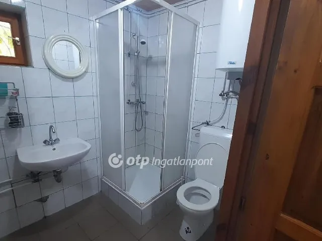 Eladó kereskedelmi és ipari ingatlan Sarud 159 nm