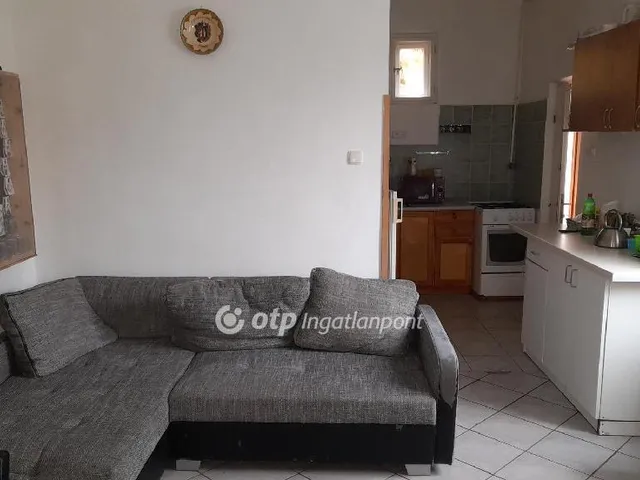Eladó kereskedelmi és ipari ingatlan Sarud 159 nm