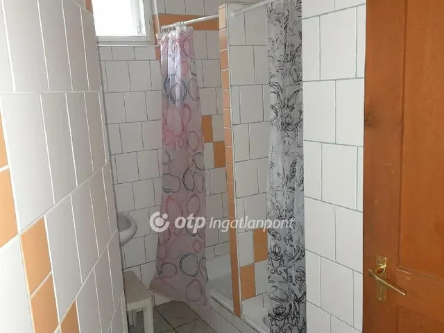 Eladó kereskedelmi és ipari ingatlan Sarud 159 nm