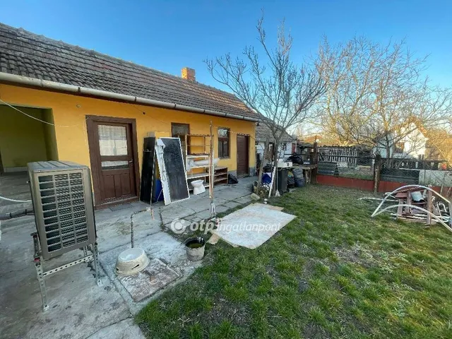 Eladó ház Besenyőtelek 90 nm