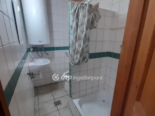 Eladó kereskedelmi és ipari ingatlan Sarud 159 nm