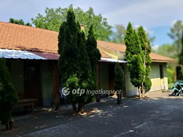 Eladó kereskedelmi és ipari ingatlan Sarud 159 nm