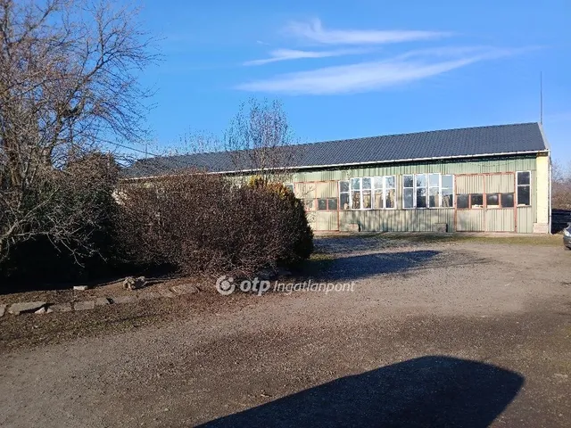 Eladó kereskedelmi és ipari ingatlan Abasár 996 nm