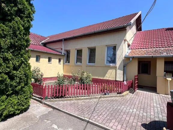 Eladó ház Tiszanána 120 nm