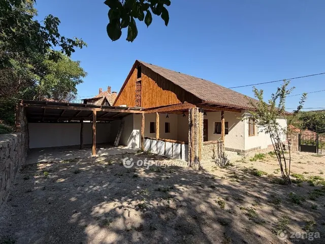 Eladó ház Szomolya 82 nm