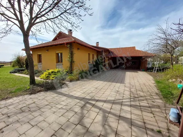 Eladó ház Szada 158 nm
