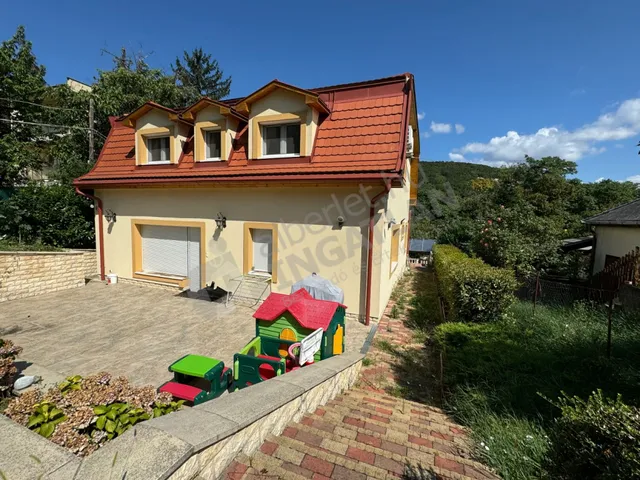Eladó ház Budapest II. kerület, Szemlőhegy 300 nm