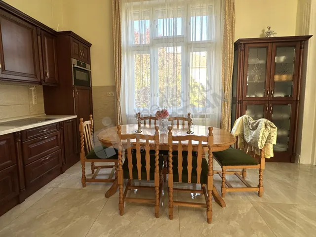 Kiadó ház Budapest XII. kerület, Mártonhegy, Szendi utca 233 nm
