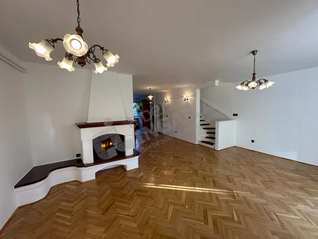 Kiadó ház Budapest II. kerület, Csatárka 230 nm