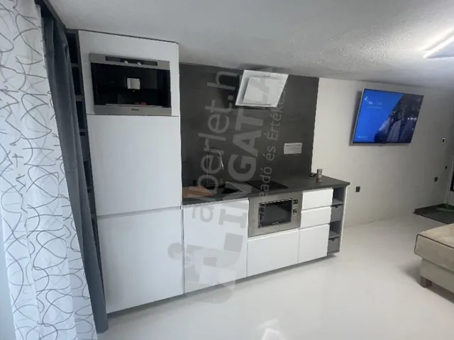 Kiadó lakás Budapest XI. kerület, Gellérthegy 26 nm