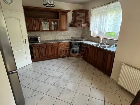 Kiadó ház Budapest XVI. kerület, Rákosszentmihály, Petőfi utca 160 nm